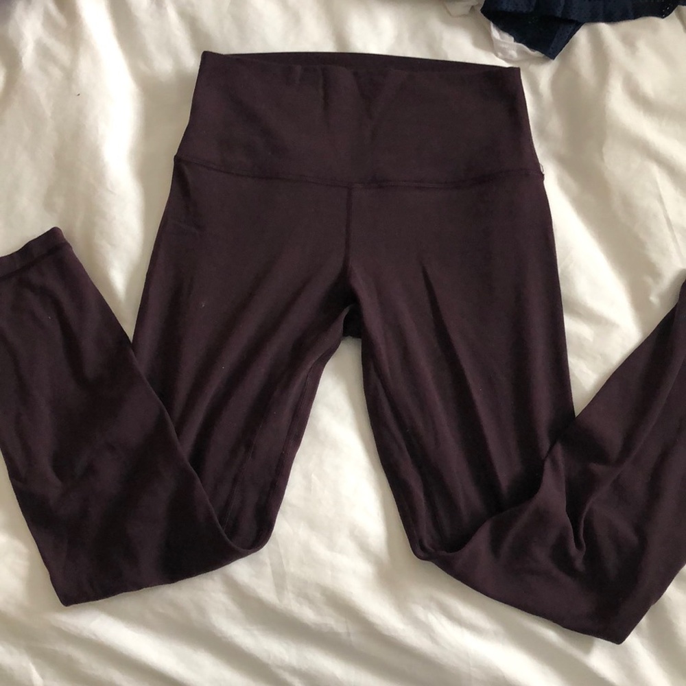 Lulu Align maroon size 6